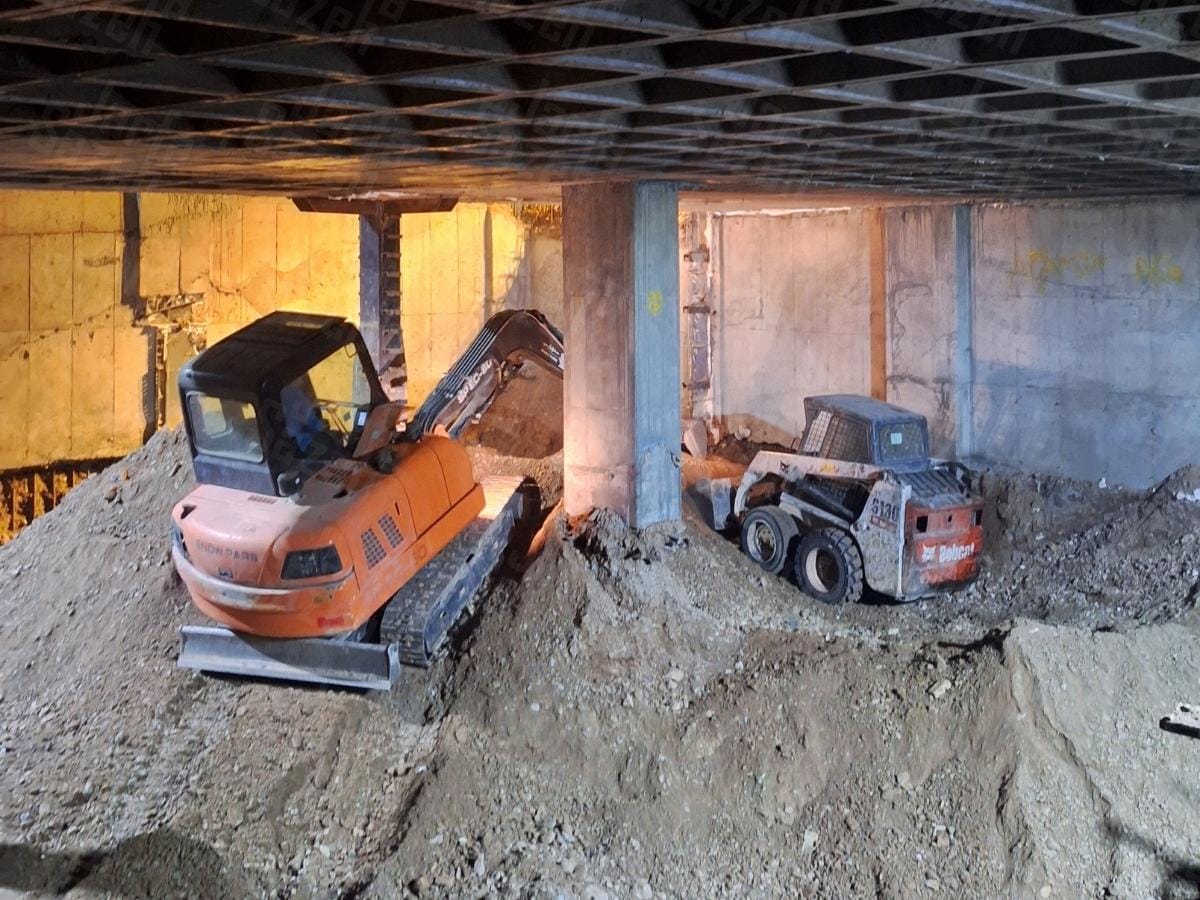 فرایند اجرای سقف‌های وافل در زیرزمین همراه با ستون‌های ترکیبی CFT