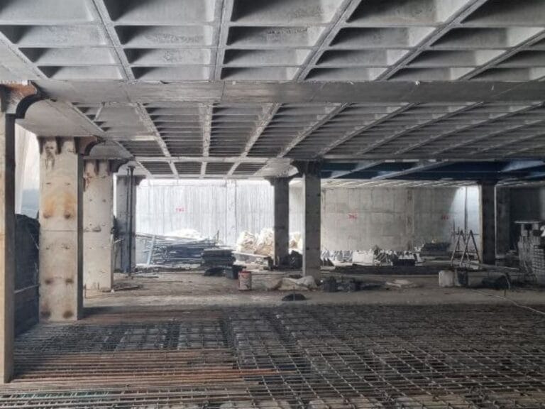 اجرای سازه فولادی به‌روش تاپ -داون سقف زیرزمین‌ها دال وافل