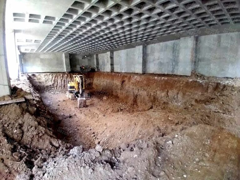 گودبرداری ۱۸ متری با کنترل تراز آب زیرزمینی منفی ۱۸ متر در پروژه تاپ‌داون